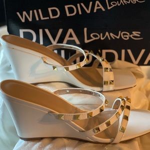 Wild Diva Lounge - Size: 10 - Color: White - 4 in. heel